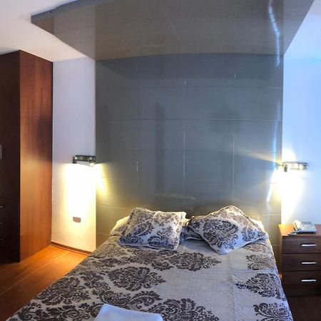 Hotel Bacastell Quito Exterior photo