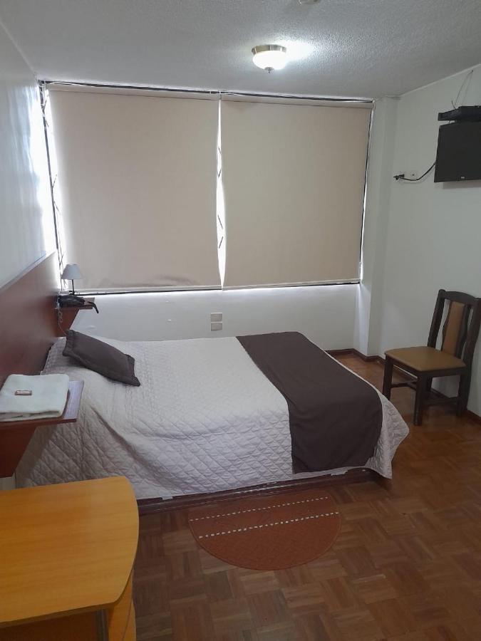 Hotel Bacastell Quito Exterior photo