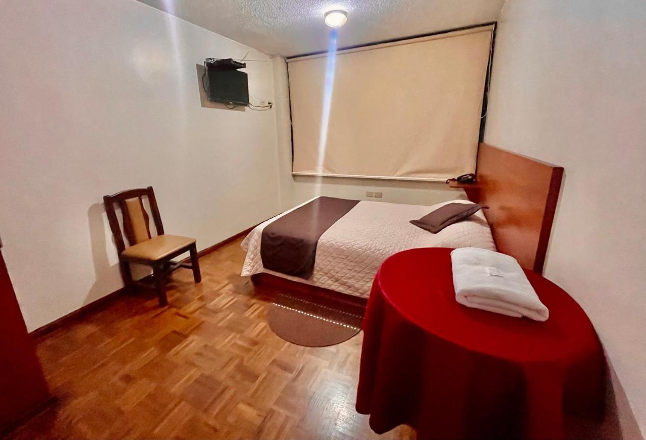 Hotel Bacastell Quito Exterior photo