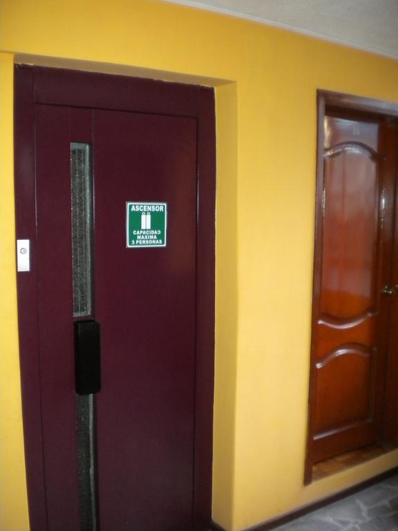 Hotel Bacastell Quito Exterior photo