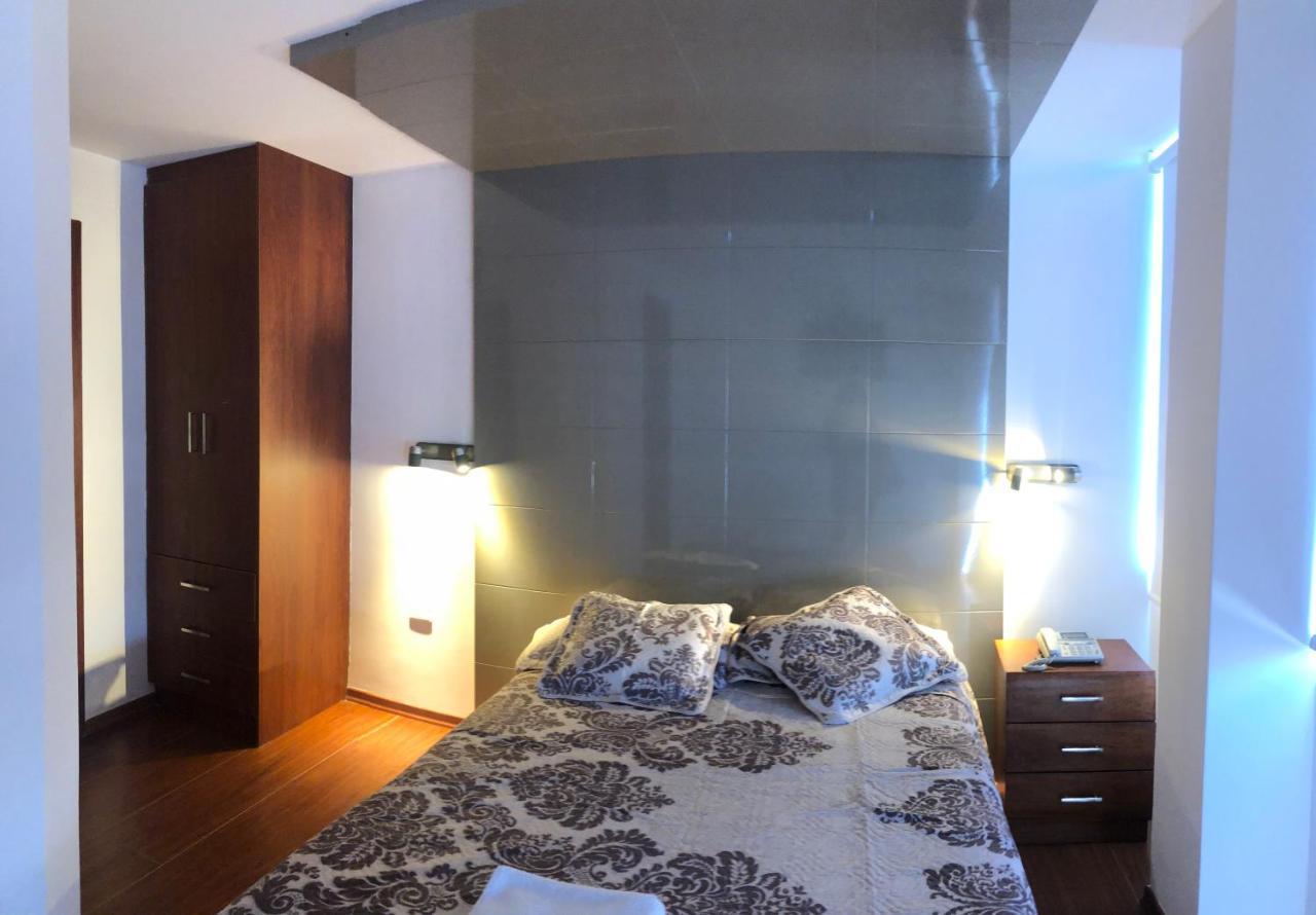 Hotel Bacastell Quito Exterior photo