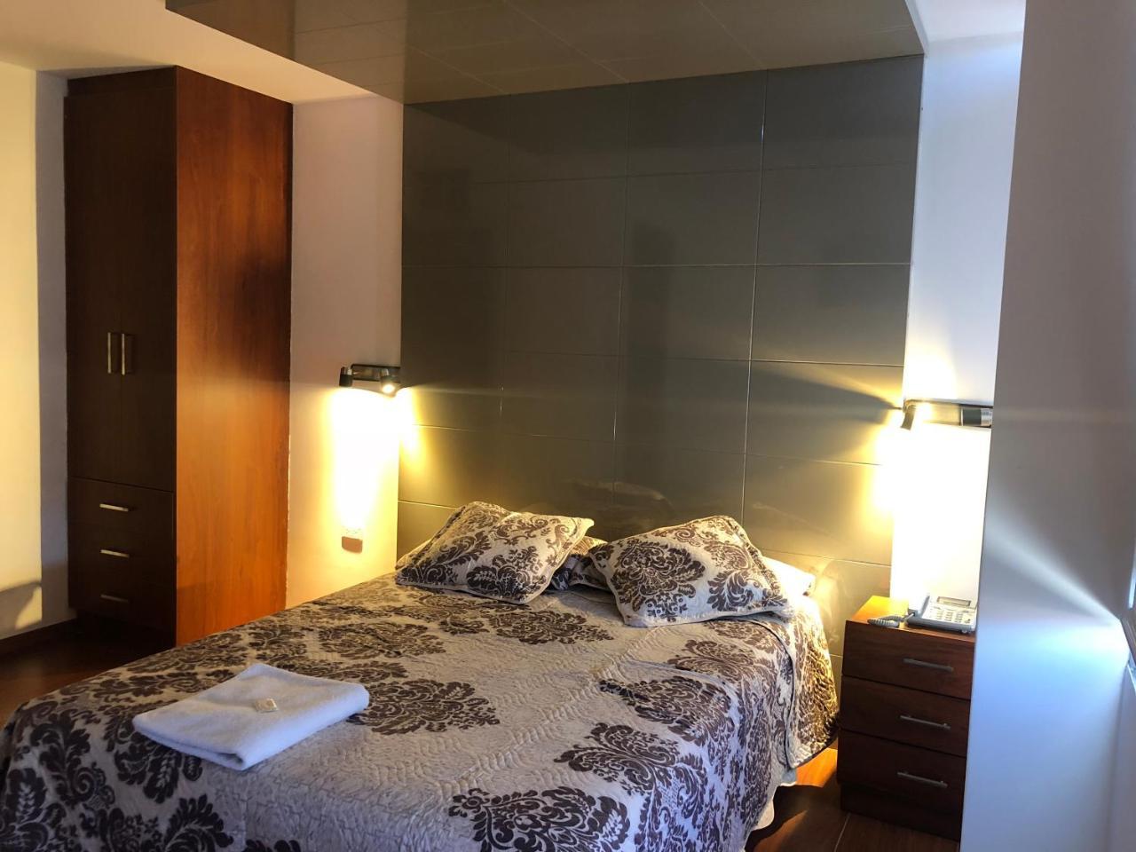 Hotel Bacastell Quito Exterior photo